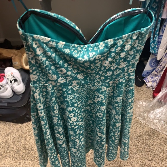 Short floral strapless - Picture 2 of 4